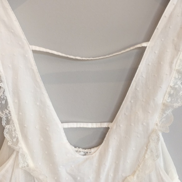 Romantics ivory sleeveless blouse - Small - Picture 7 of 8